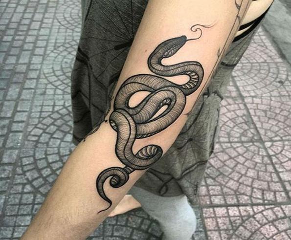 tattoo rose e serpente