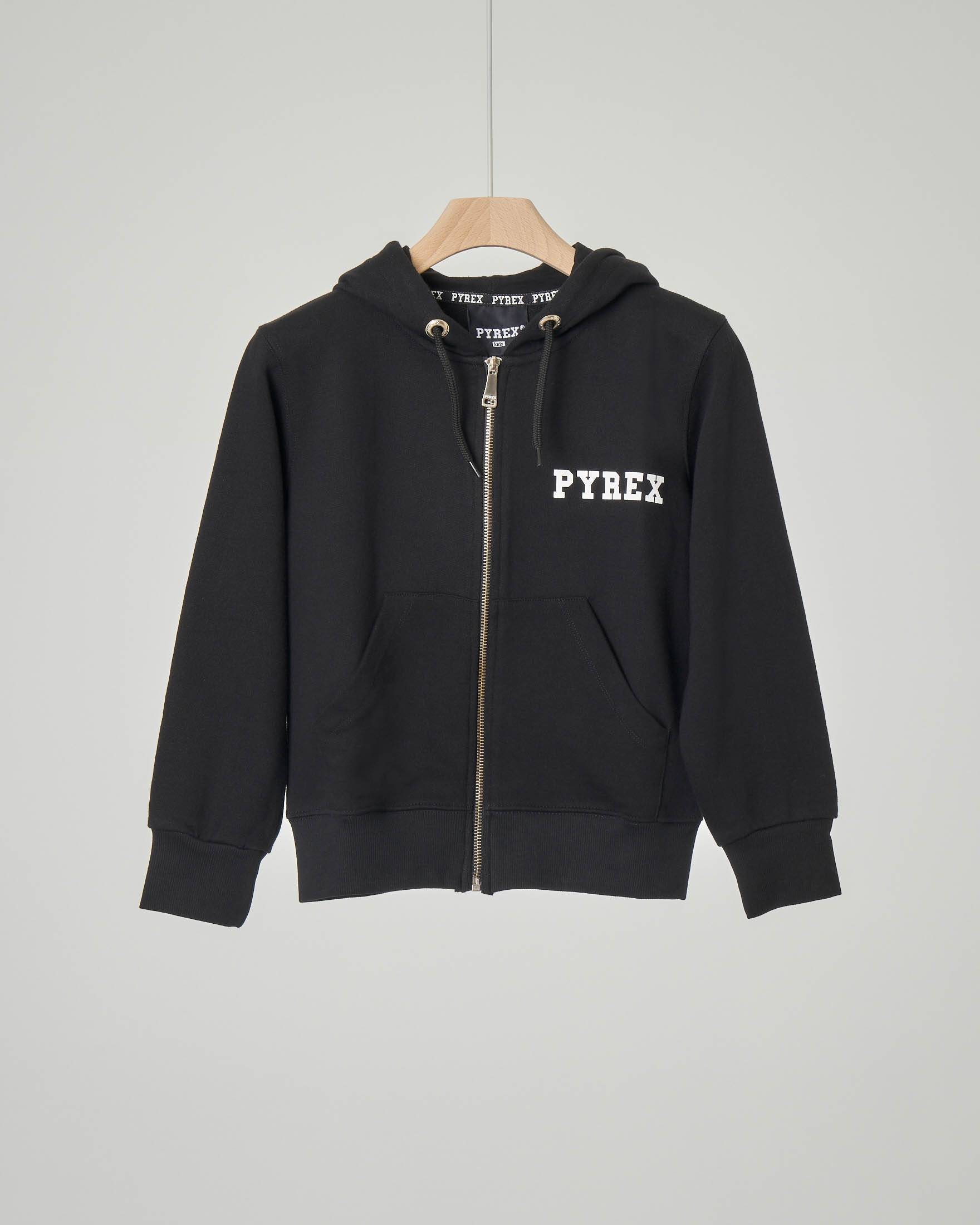 felpa nera con cerniera