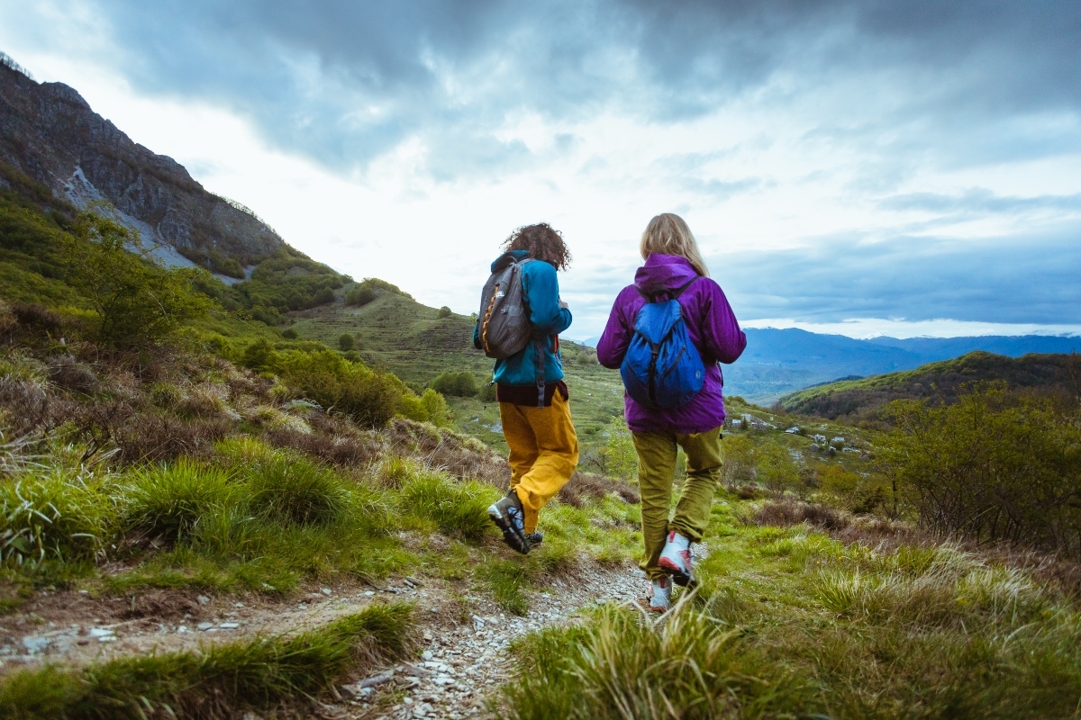 Come vestirsi in montagna (Parte 1): scarpe da trekking, calzini e  accessori - The Writer's Mountain Hut