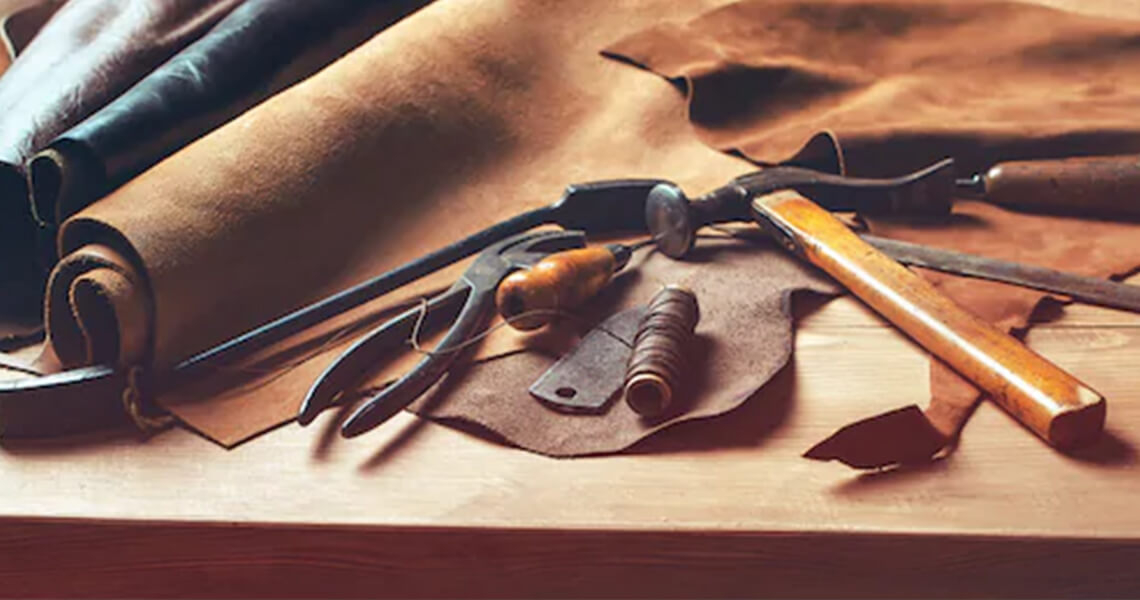 Chi ripara le scarpe il calzolaio