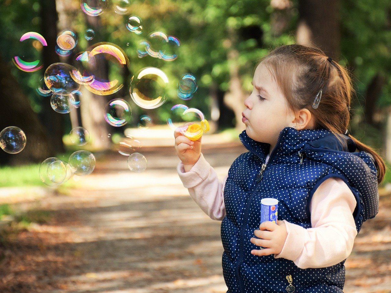 Giochi sensoriali per bambini dai 18 mesi in su: 10 idee da fare