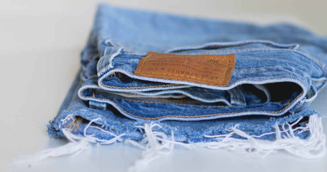 Riciclare i jeans: come creare oggetti utili per la casa! – Casa e Trend