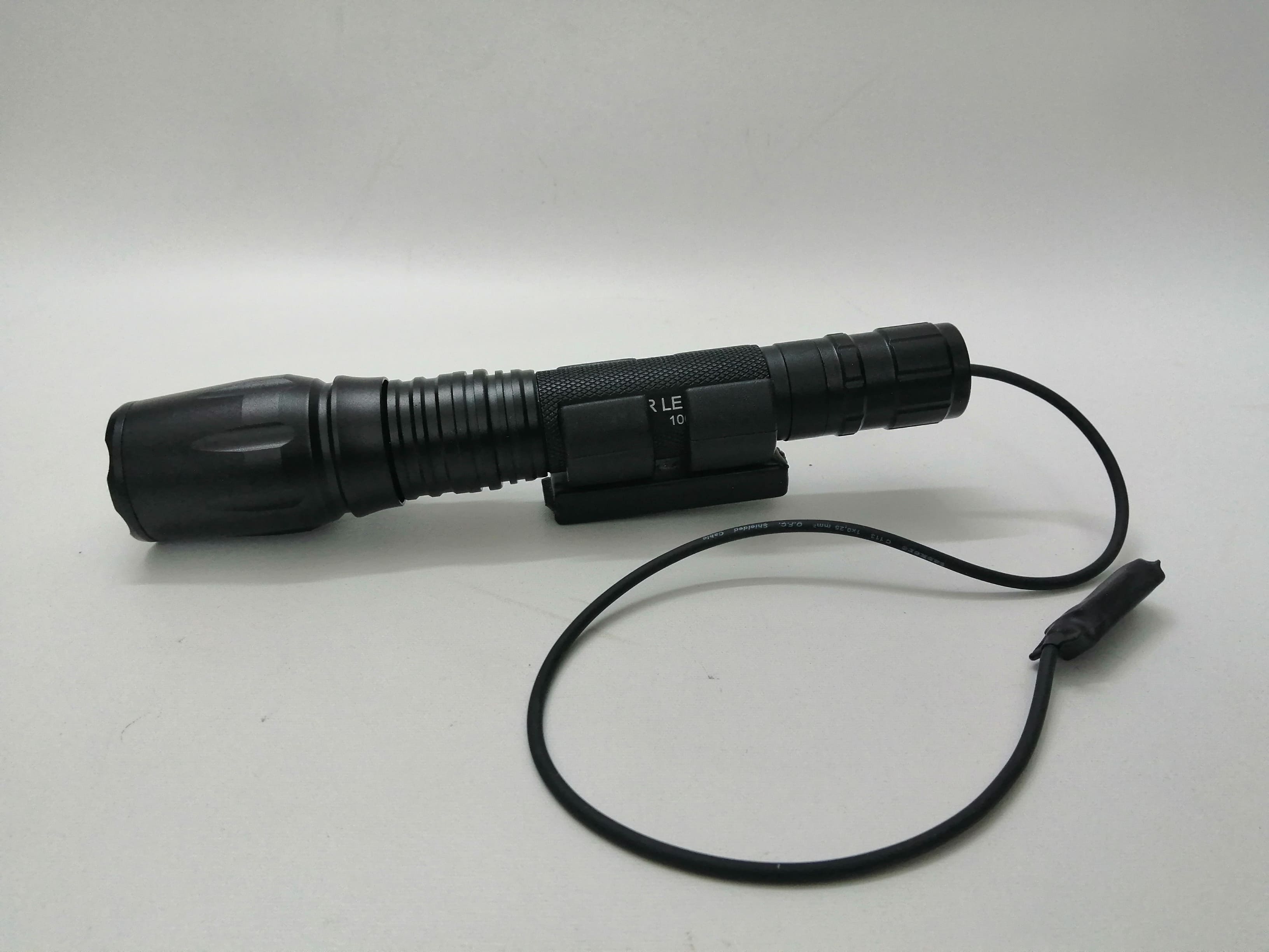 Torcia Caccia Ultra Fire C8 Con LED Verde 300 Lumen – Modalità Singola + Interruttore A Coda Di Ratto - Foto 6