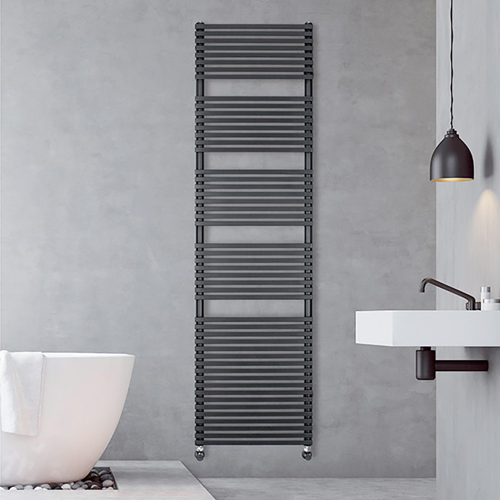 Erica Bath Toso matte black hydraulic towel warmer | GaiaInterni