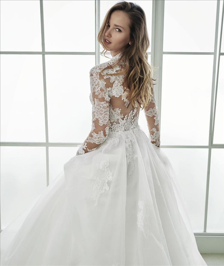 Abito Sposa Ampio Con Gonna In Tulle E Corpetto In Pizzo Effetto Tatoo Mod Felina Linea White One Favole Abiti Da Sposa E Da Cerimonia Con Sartoria