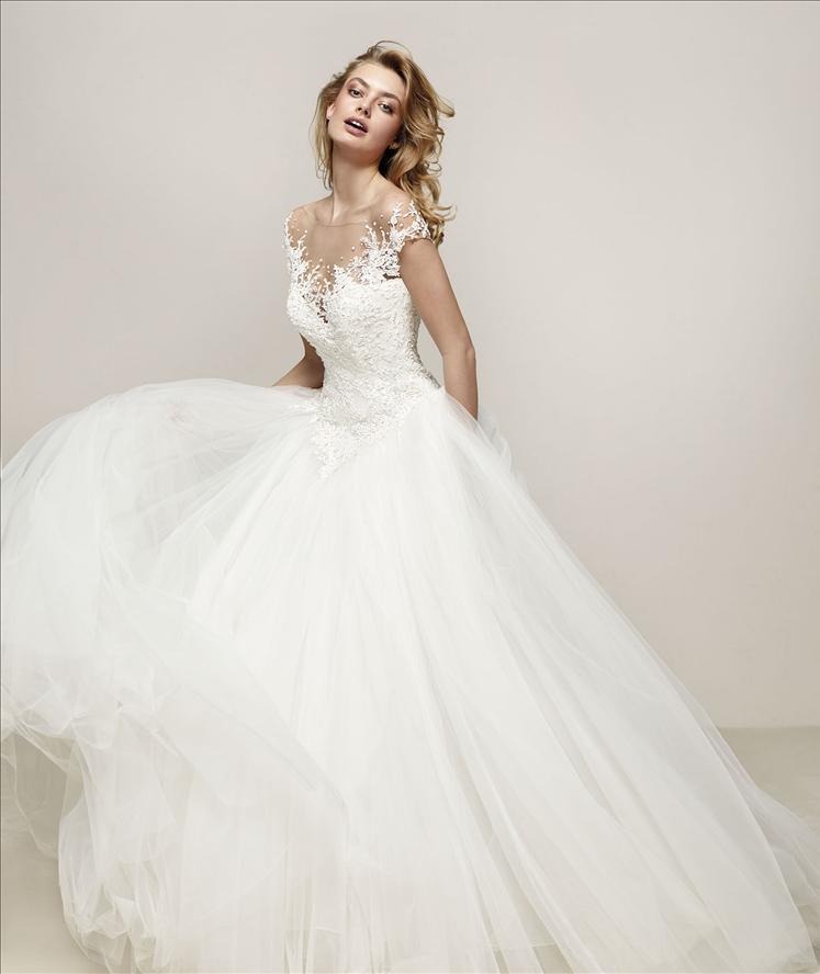 Abito Sposa Ampio Gonna In Tulle E Corpetto In Pizzo Effetto Tatoo Mod Drosel Linea Pronovias Favole Abiti Da Sposa E Da Cerimonia Con Sartoria