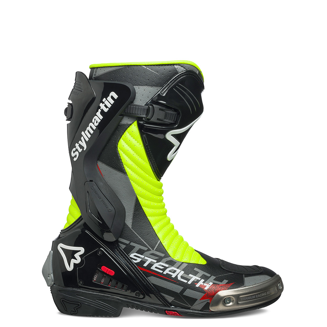 Racing boot with air mesh lining with malleolus, shin and gear