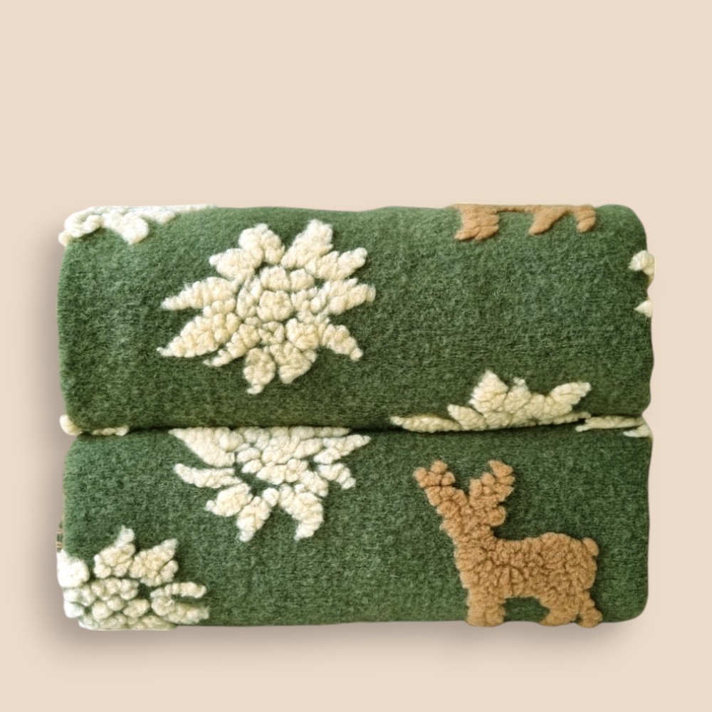Plaid in Lana Cotta verde con Cervi Alpini - Soffice e Accogliente per Casa
